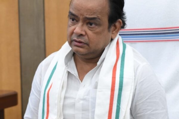 स्वास्थ्य मंत्री डॉ. इरफान अंसारी दिल्ली रवाना – रामदास सोरेन के इलाज पर रख रहे कड़ी नजर माननीय मंत्री रामदास सोरेन जी की हालत गंभीर जरूर है